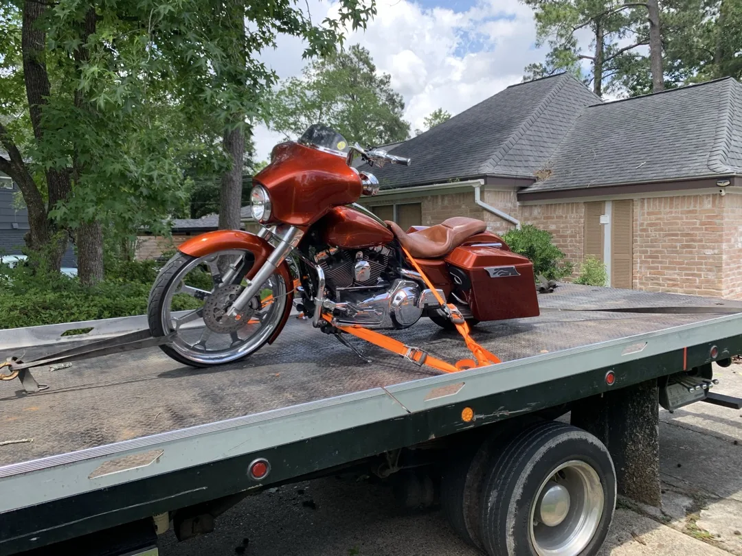 Custom Harley Street Glide — chock & soft-strap