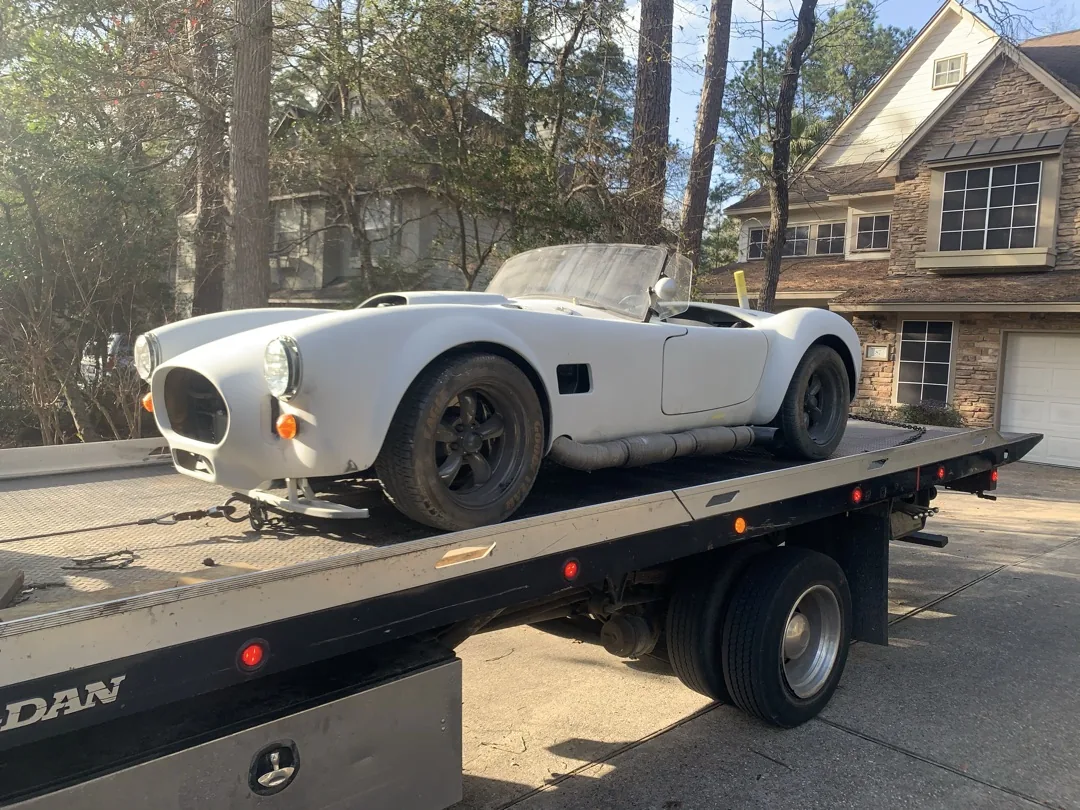 Shelby Cobra — collector roadside